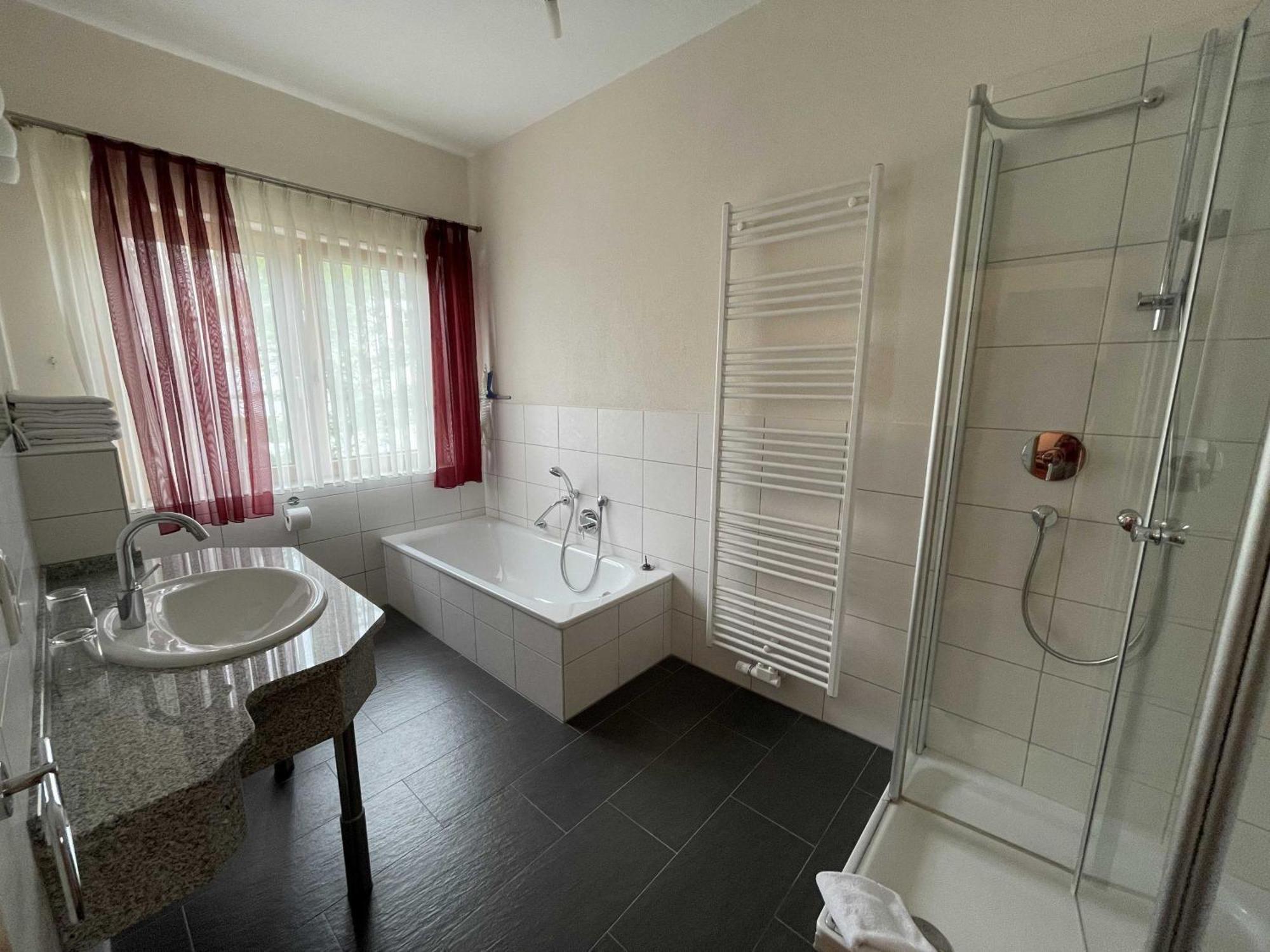 Hotel Zur Mosel Minheim Luaran gambar
